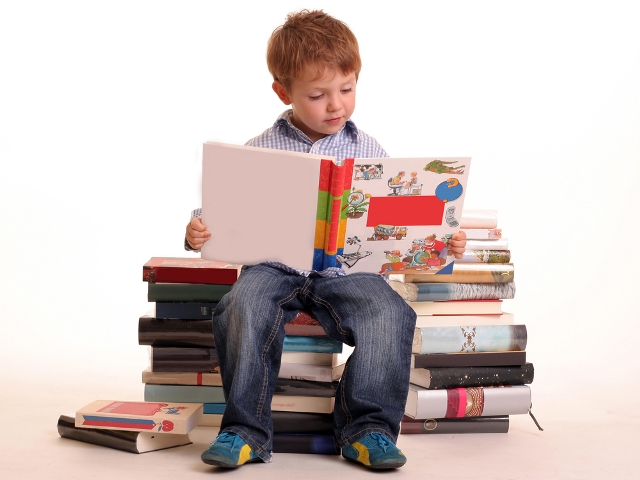 Πώς θα βοηθήσετε το παιδί να αγαπήσει τα βιβλία